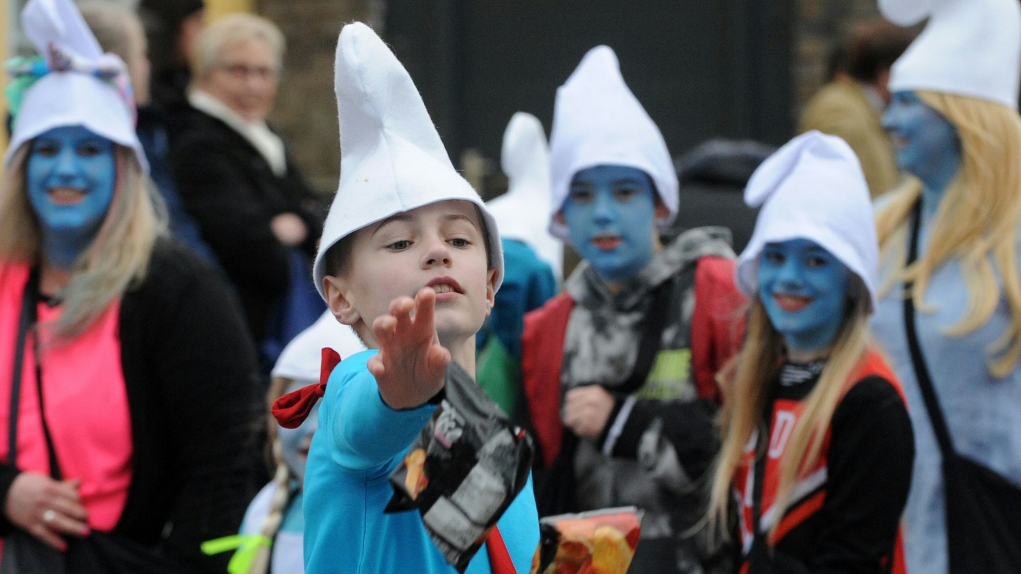 Das Fot zeugt als Schlümpfe verkleidete Kinder.
