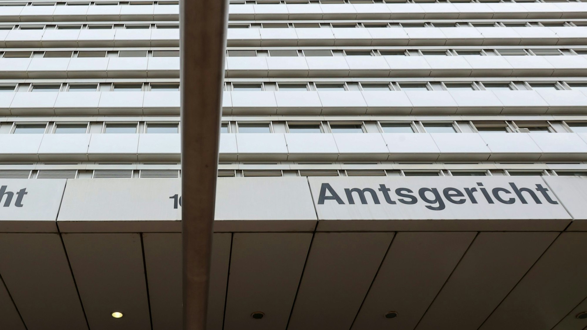 Justizzentrum Köln, 
Luxemburger Straße 101, Fassadenansicht
