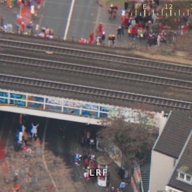 Luftaufnahme von Gleisüberschreitungen Bf. Süd am Weiberdonnerstag