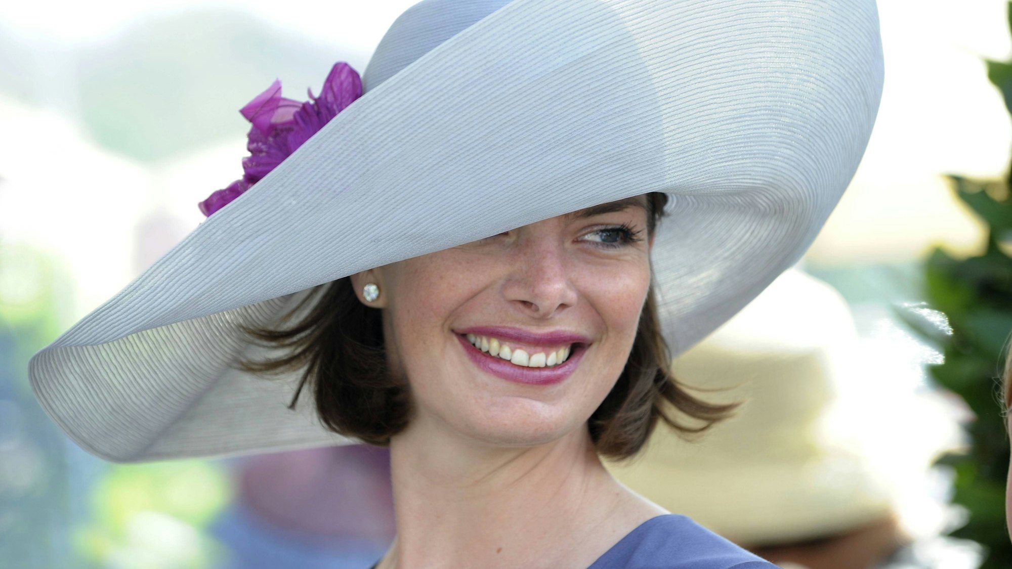 Bildnummer: 54237725 Datum: 18.07.2010 Copyright: imago/Strussfoto
Julia Oetker, auf der Horner Rennbahn, 141 IDEE Deutsches Derby 2010 Hamburg am 18.07.2010 Entertainment People Derbywoche Deutsches Derby Hamburg Porträt kbdig xcb 2010 quer
Bildnummer 54237725 Date 18 07 2010 Copyright Imago Strussfoto Juliet Oetker on the Horner Racecourse 141 Idea German Derby 2010 Hamburg at 18 07 2010 Entertainment Celebrities Derby week German Derby Hamburg Portrait Kbdig 2010 horizontal