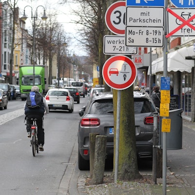 Ein neues Straßenschild gibt es in Hennef 
an drei Stellen in der Innenstadt an der Frankfurter Straße.