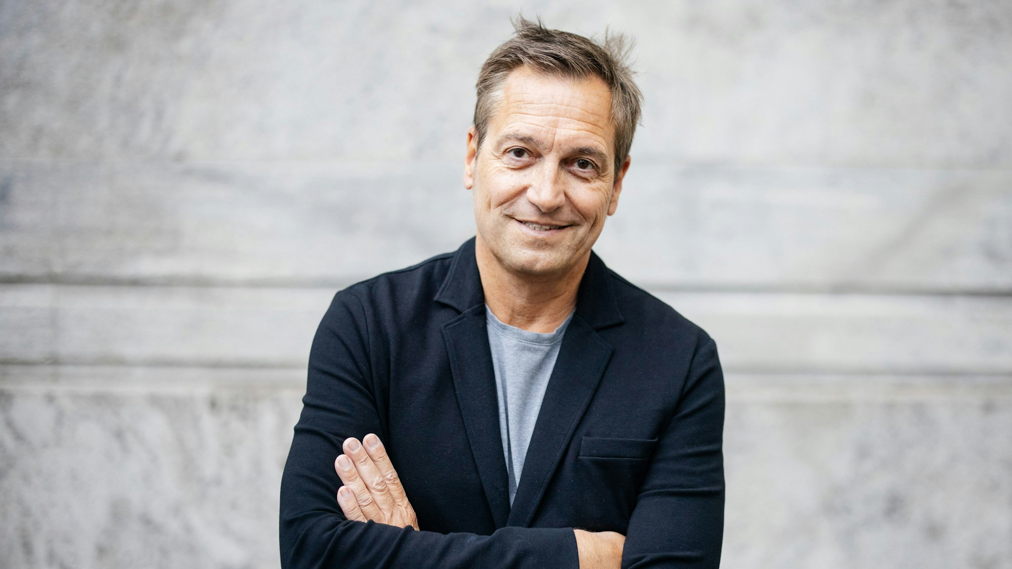 Auch eine Sendung des Comedians Dieter Nuhr ist vom RBB-Sparkurs betroffen. (Archivbild)