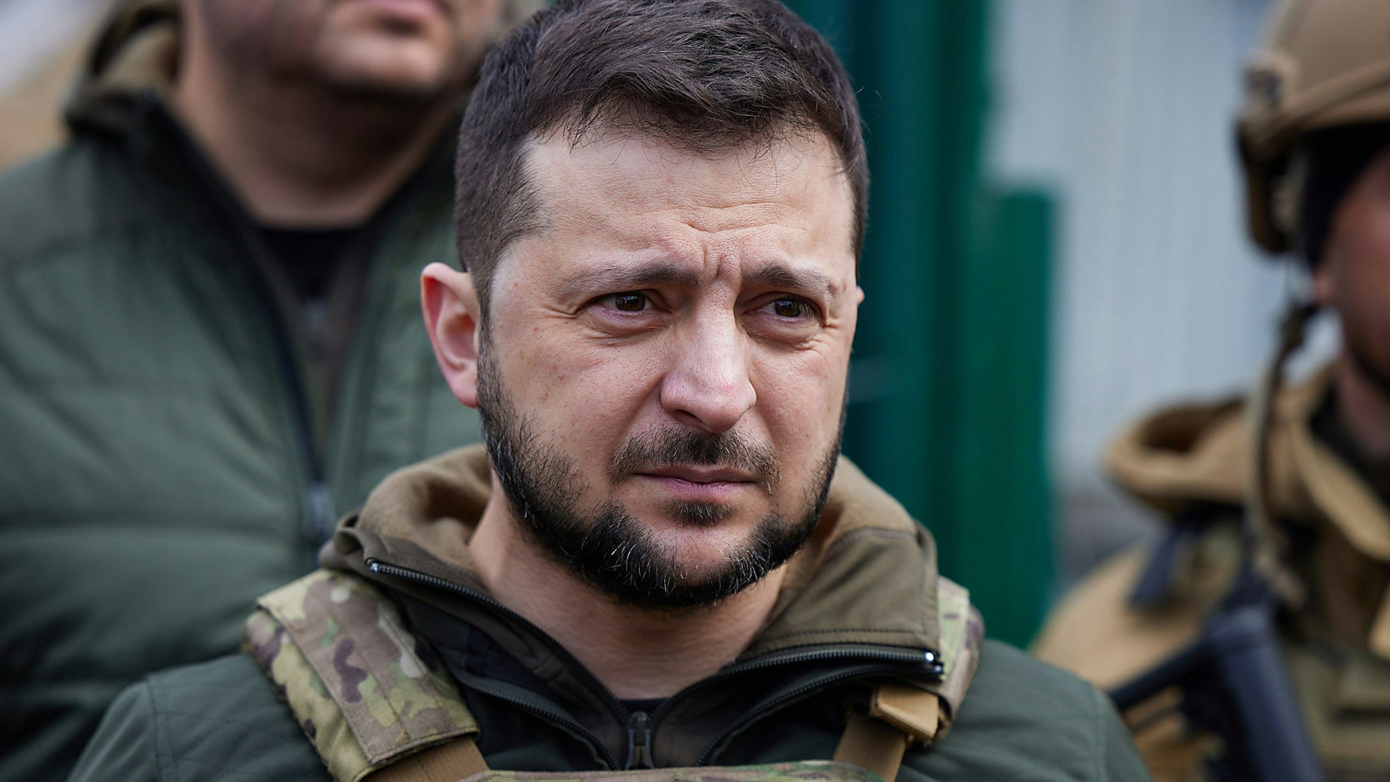 Selenskyj besucht Butscha, die Stadt in der Nähe von Kiew.