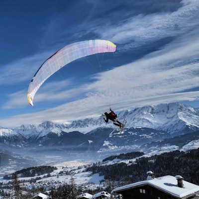 Paraglider in den Alpen (Symbolbild)