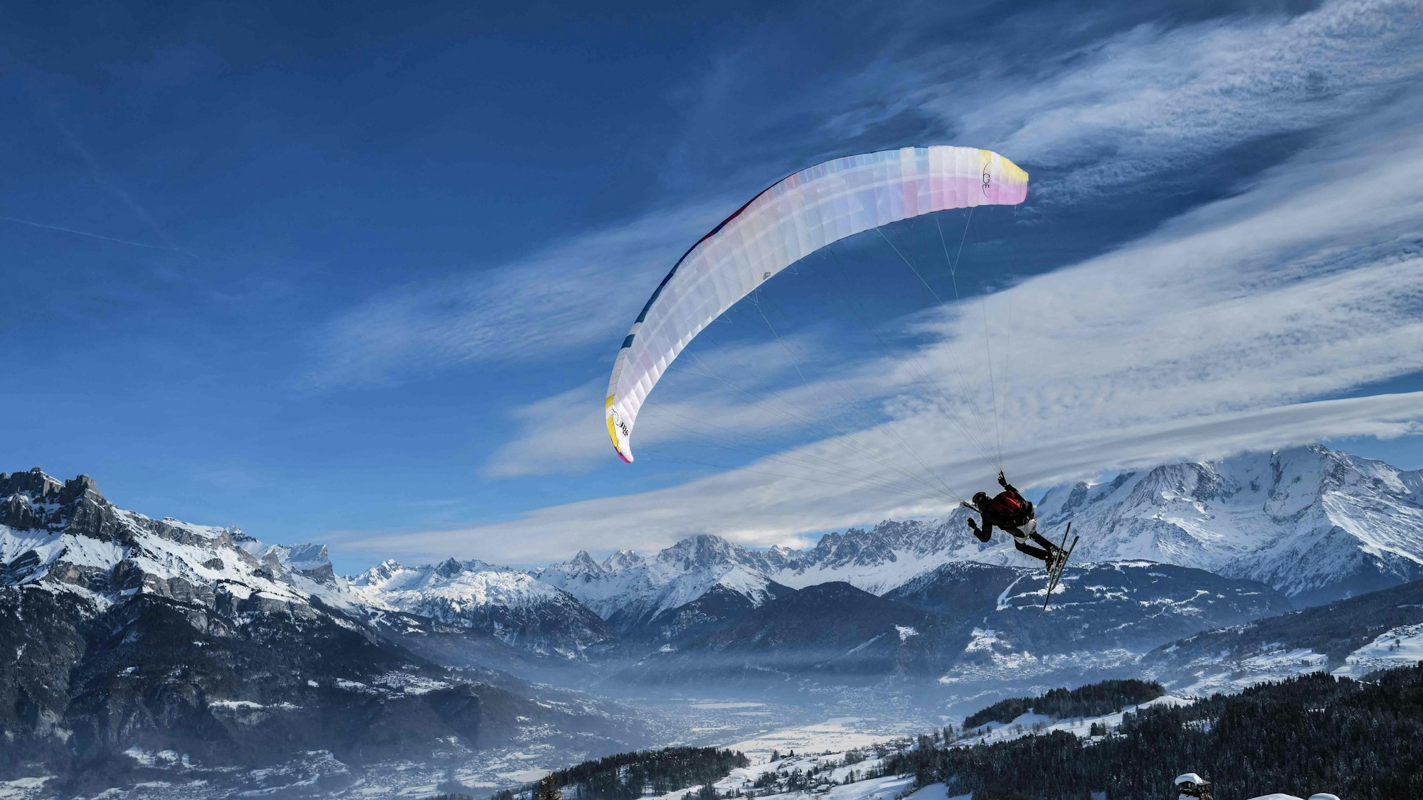 Paraglider in den Alpen (Symbolbild)