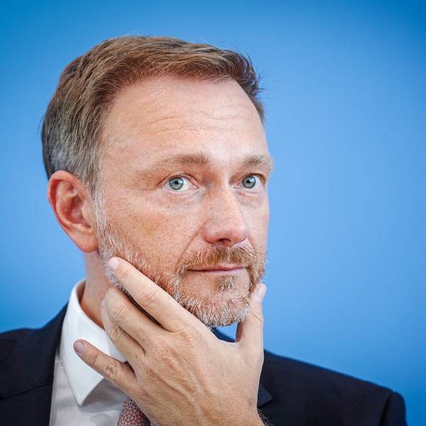 Christian Lindner streicht sich durch den Bart