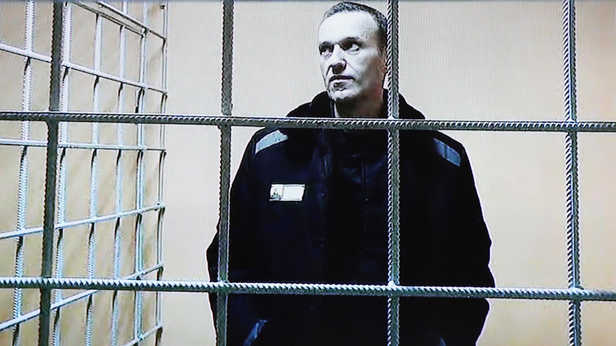 Alexej Nawalny, Oppositionspolitiker aus Russland, ist während einer Gerichtsverhandlung per Video aus einem Gefängnis zugeschaltet. (Archivbild von 2021)