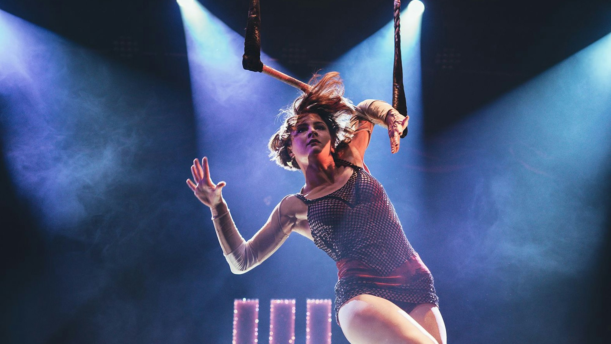 Akrobatin der Show „Golden Years: Die 20er Jahre Varieté Revue“.