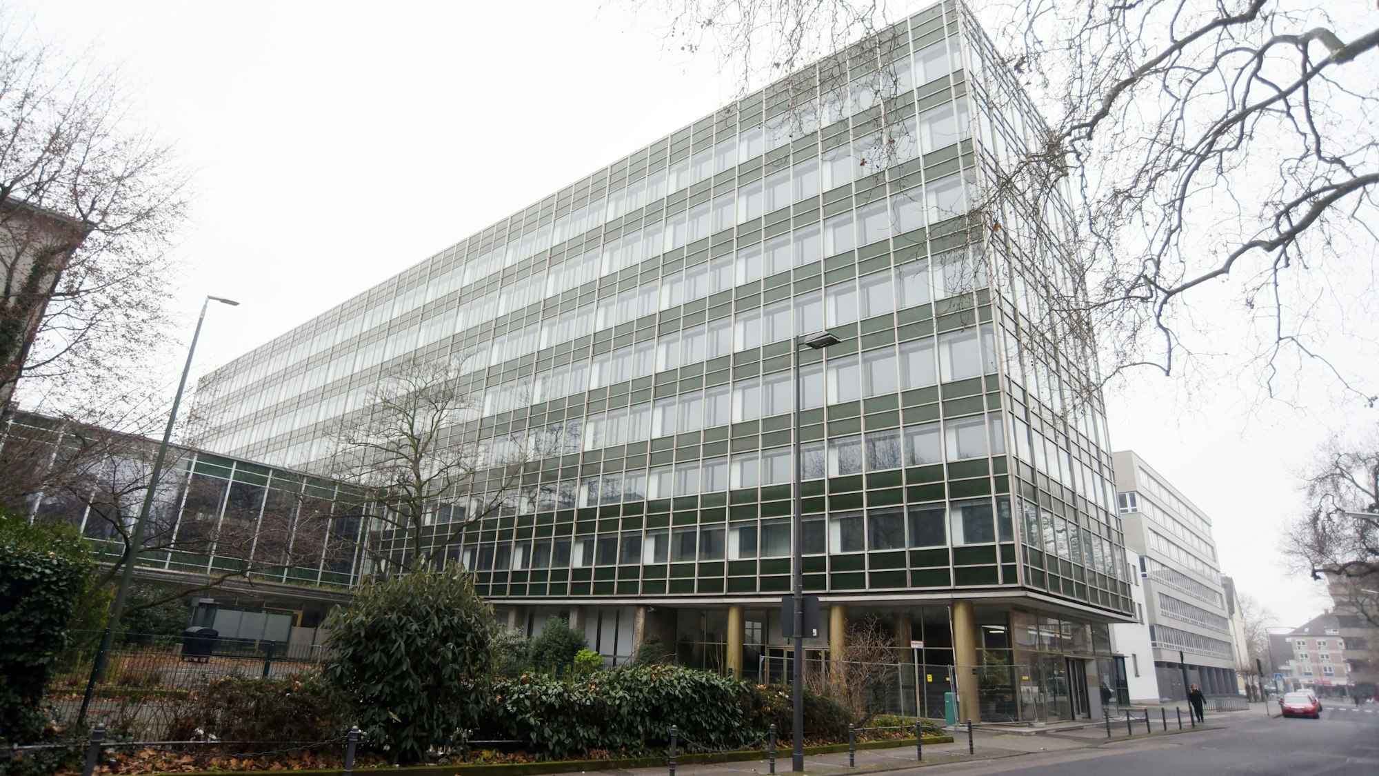 Das ehemalige Verwaltungsgebäude von Kaufhof an der Leonhard-Tietz-Straße.