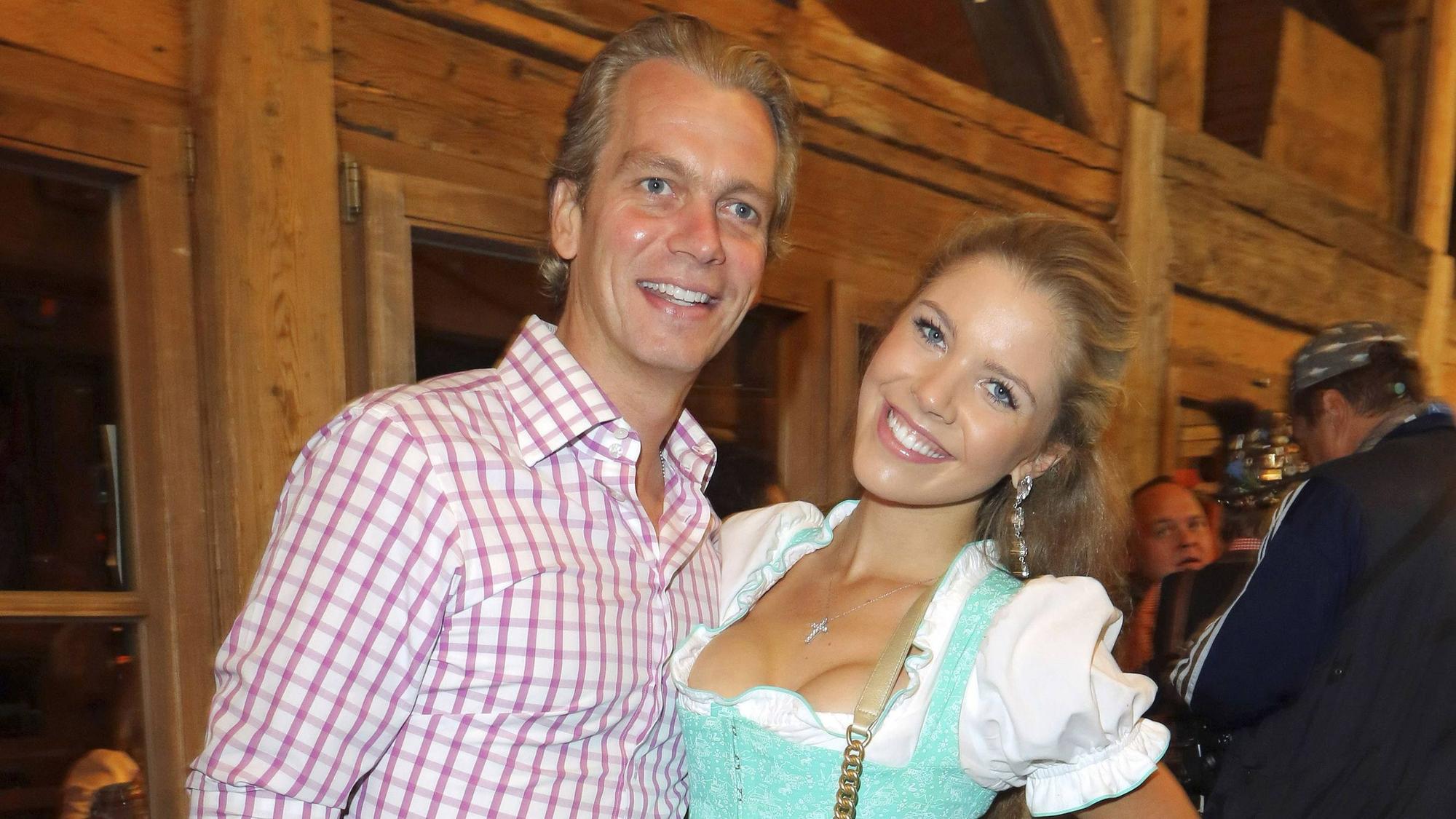 Victoria Swarovski mit Werner Mürz beim Oktoberfest 2015 auf der Theresienwiese. München,