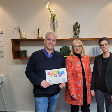 Gudrun Pleuger (M.) ist die erste Mentorin bei der DLG Eifel, rechts Projektleiter Andreas Schwaab und links DLG-Vorstandsmitglied Bianka Renn