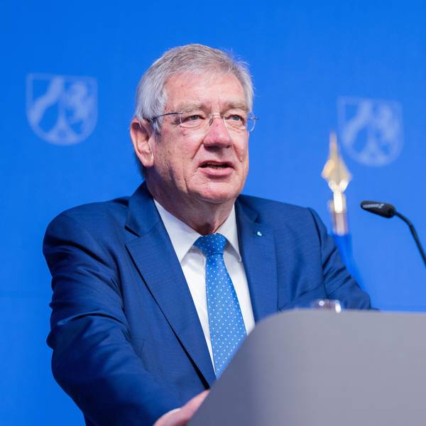 Arndt Kirchhoff, Präsident der Landesvereinigung der Unternehmensverbände Nordrhein-Westfalen, nimmt im Anschluss an ein Spitzengespräch mit Gewerkschaften und Wirtschaft an einer Pressekonferenz in der Staatskanzlei teil.