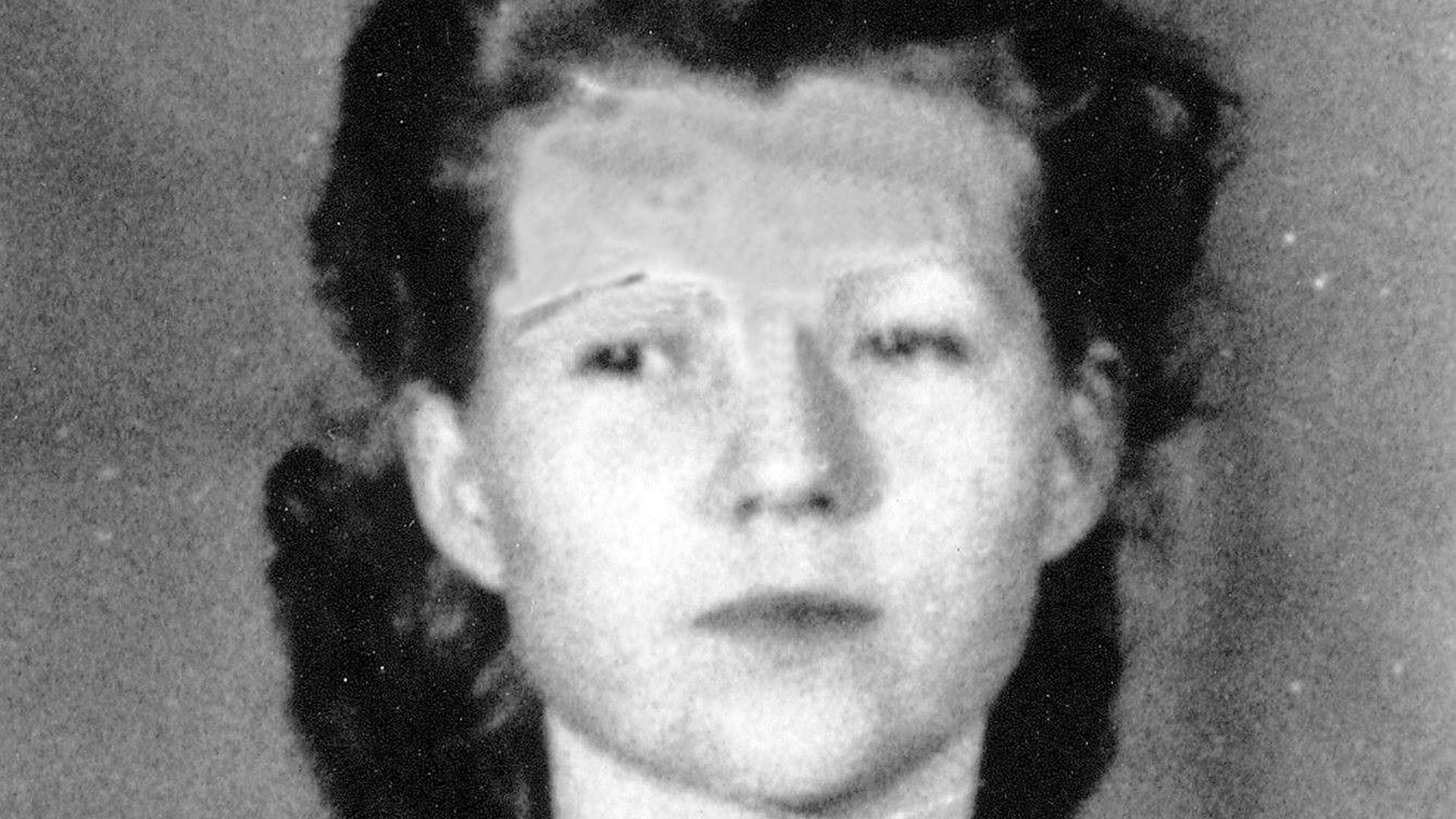 Zu sehen ist eine 21-jährige Frau.