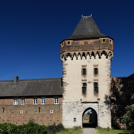 Burg Friedestrom in der historischen Altstadt von Zons