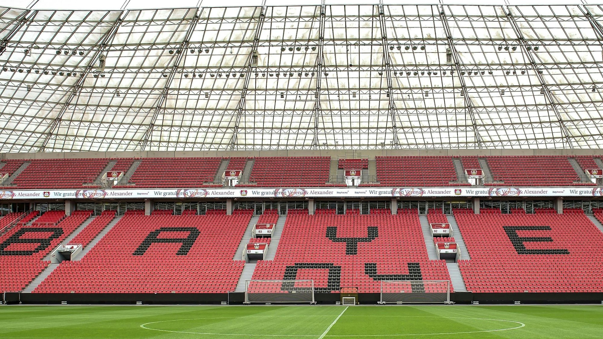 Die Bay-Arena von innen