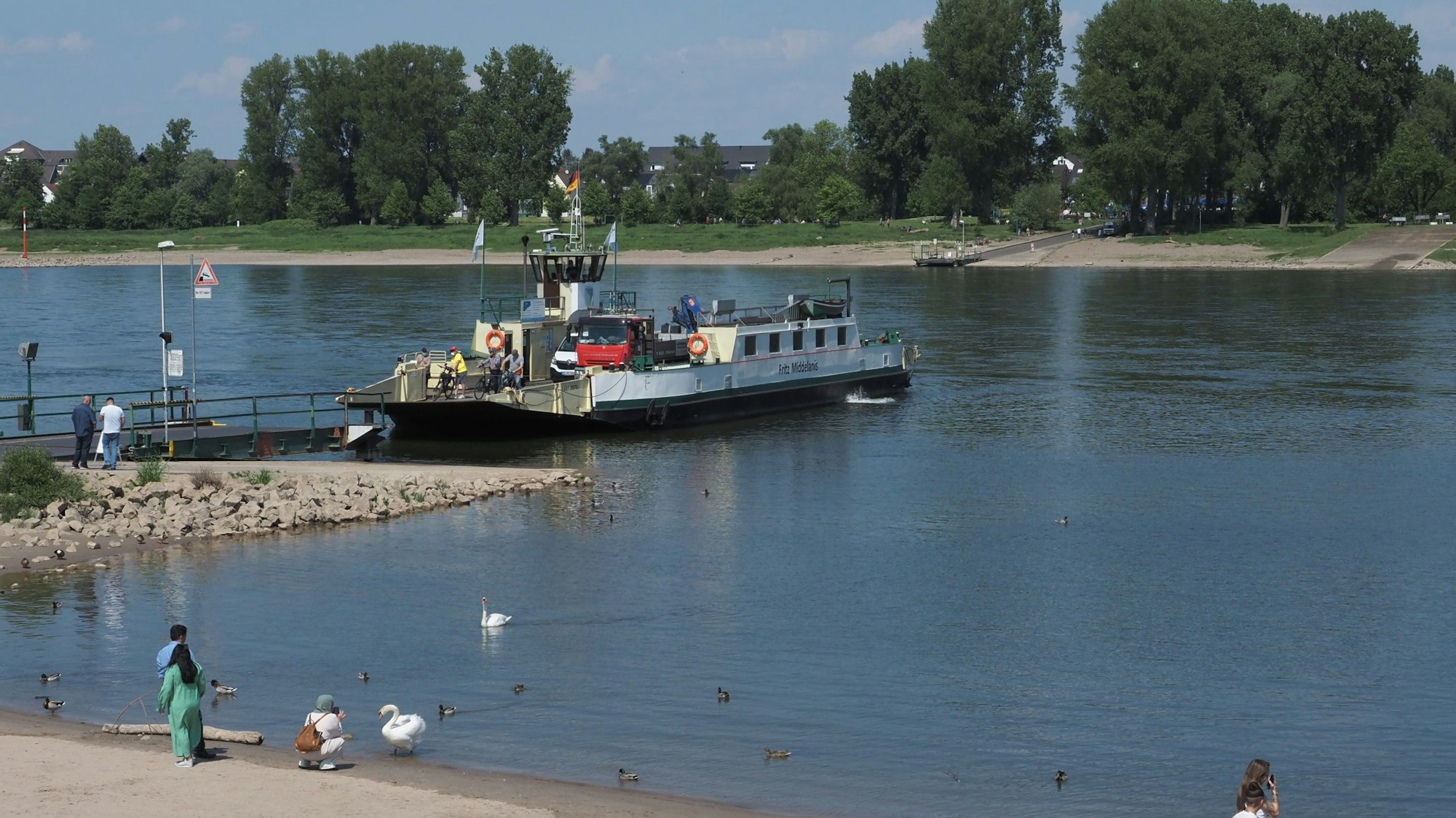 09.05.2022, Köln. Langel,  Fähre nach Leverkusen Hitdorf. Foto: Max Grönert