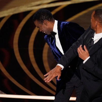 Will Smith verpasst Chris Rock eine Ohrfeige.