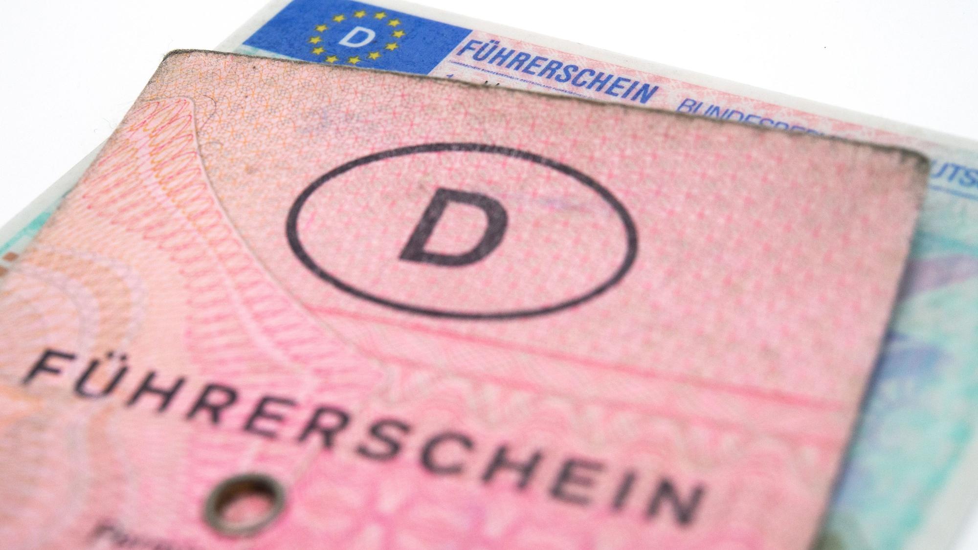 In Schwerin ist ein Mann mehr als 30 Jahre ohne Führerschein gefahren (Symbolbild).