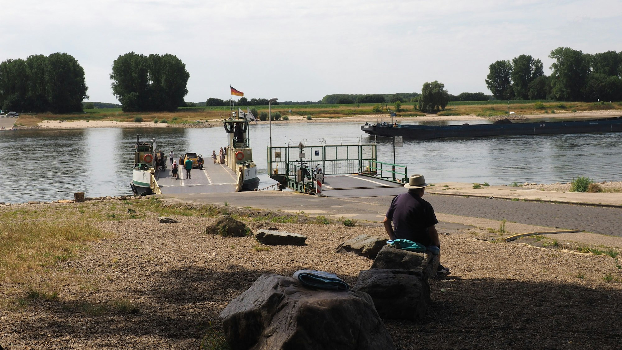 Leverkusen-Hitdorf am Rhein mit der Fähre