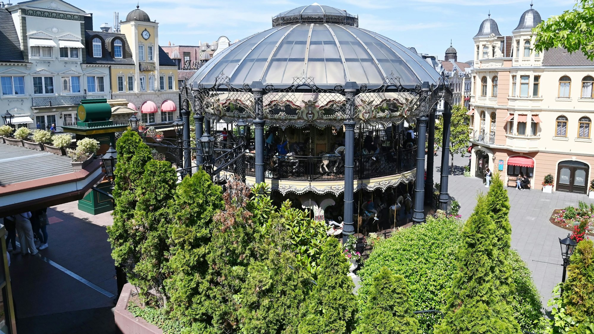 Das Foto zeigt ein historisches Fahrgeschäft im Phantasialand.