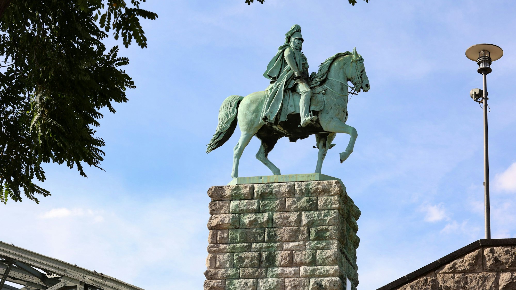Das Kaiser-Wilhelm-Denkmal an der Hohenzollernbrücke