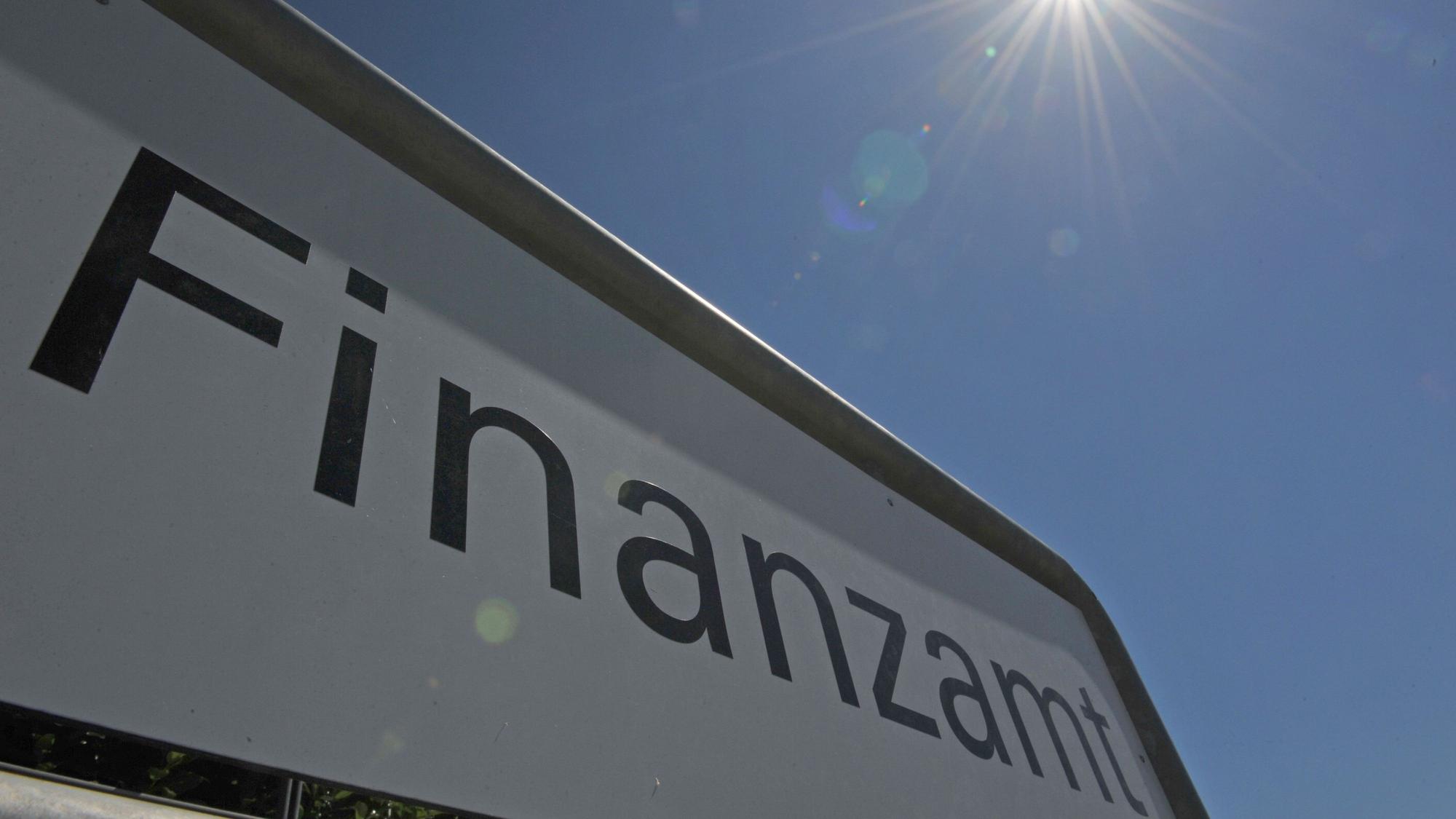 Ein Finanzamt-Schild.