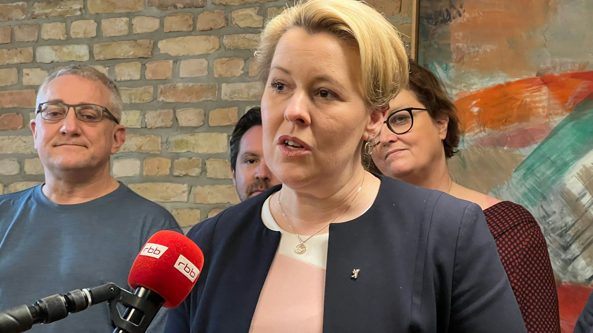 Franziska Giffey (SPD), Regierende Bürgermeisterin von Berlin gibt nach den Sondierungsgesprächen mit der CDU auf dem EUREF-Campus ein Statement ab.