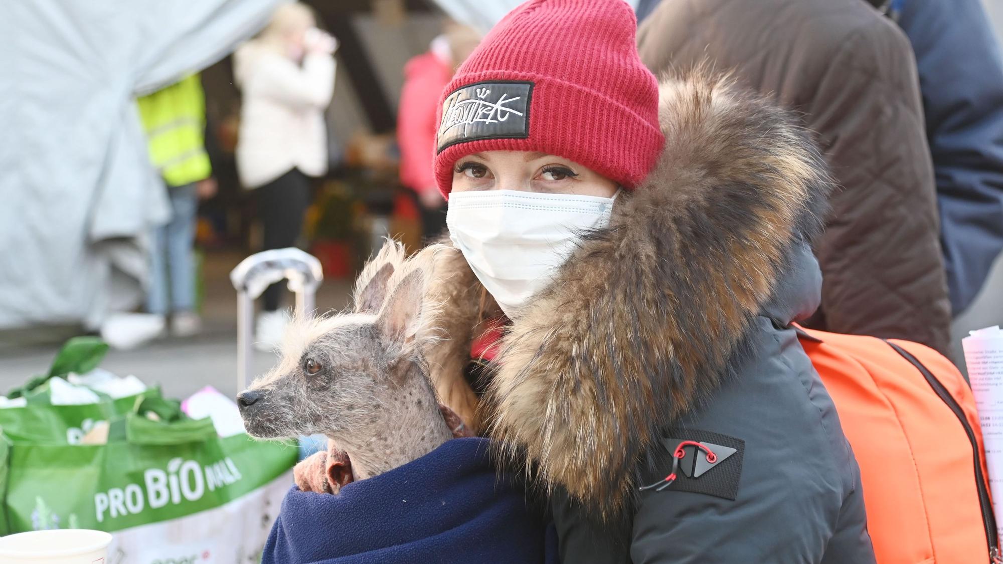 Inna Pavlik mit Hund Basia.
