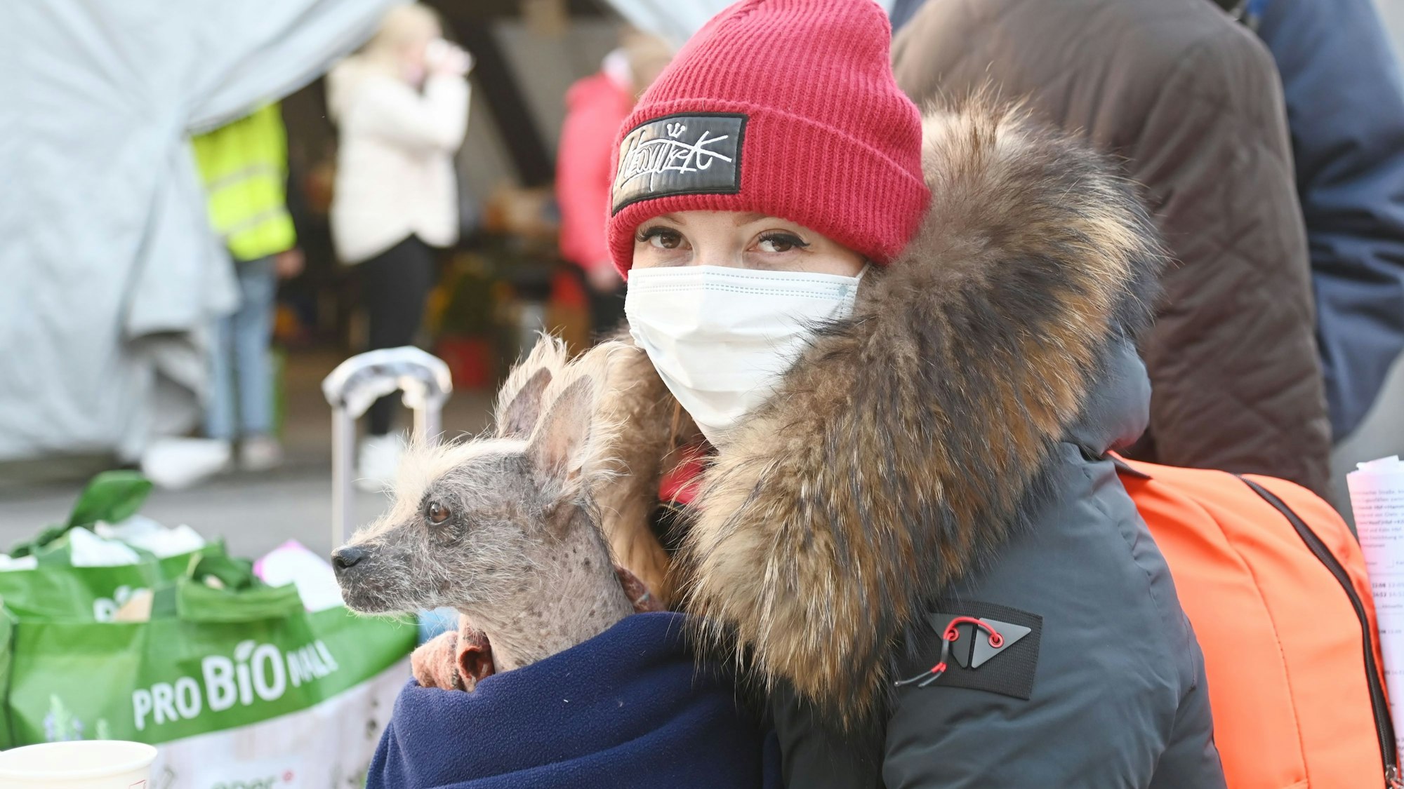 Inna Pavlik mit Hund Basia.