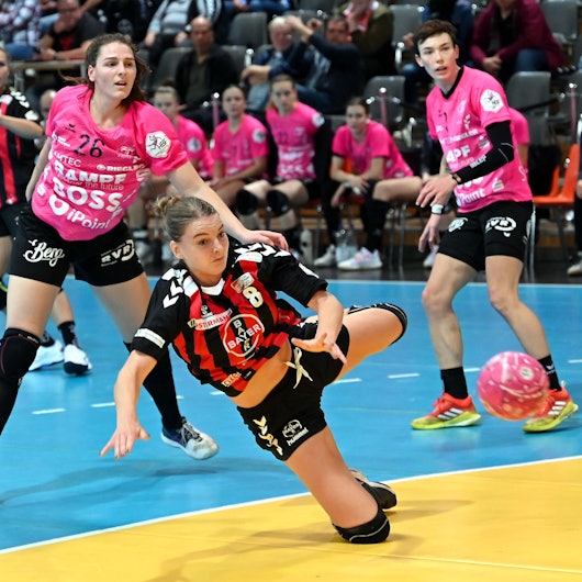 09.10.2022, Handball-Bayer Leverkusen-TuS Metzingen
vorne: Fem Boeters (Bayer)
Foto: Uli Herhaus