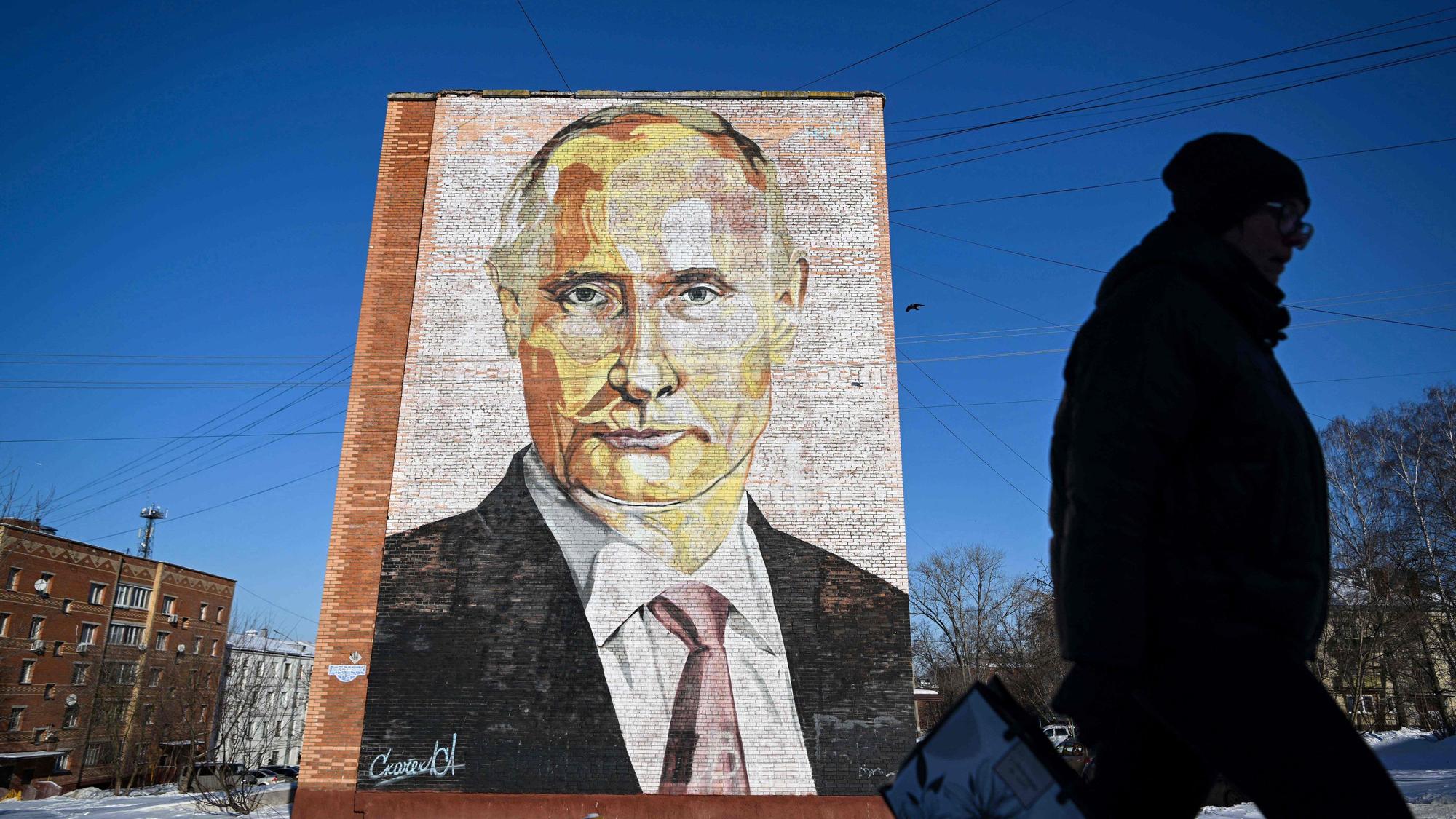 Das Konterfeit des russischen Präsidenten Wladimir Putin auf einer Hauswand im russischen Kashira, südlich von Moskau.