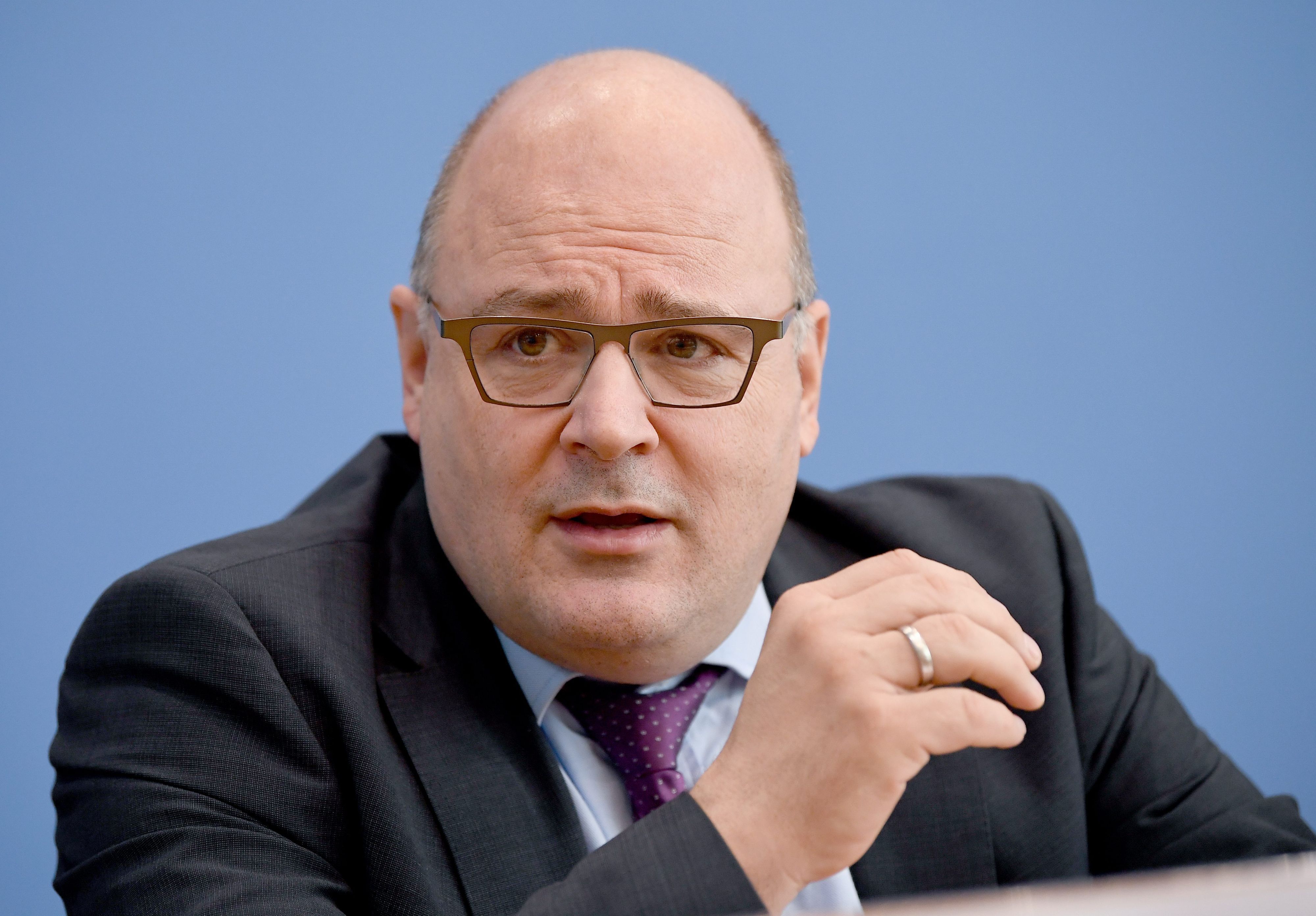 Der frühere CDU-Politiker und heutige Hauptgeschäftsführer der Bundesvereinigung der Deutschen Arbeitgeberverbände Steffen Kampeter schaut in die Kamera.