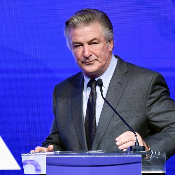 USA, New York: Schauspieler Alec Baldwin moderiert die Robert F. Kennedy Human Rights Ripple of Hope Award Gala.