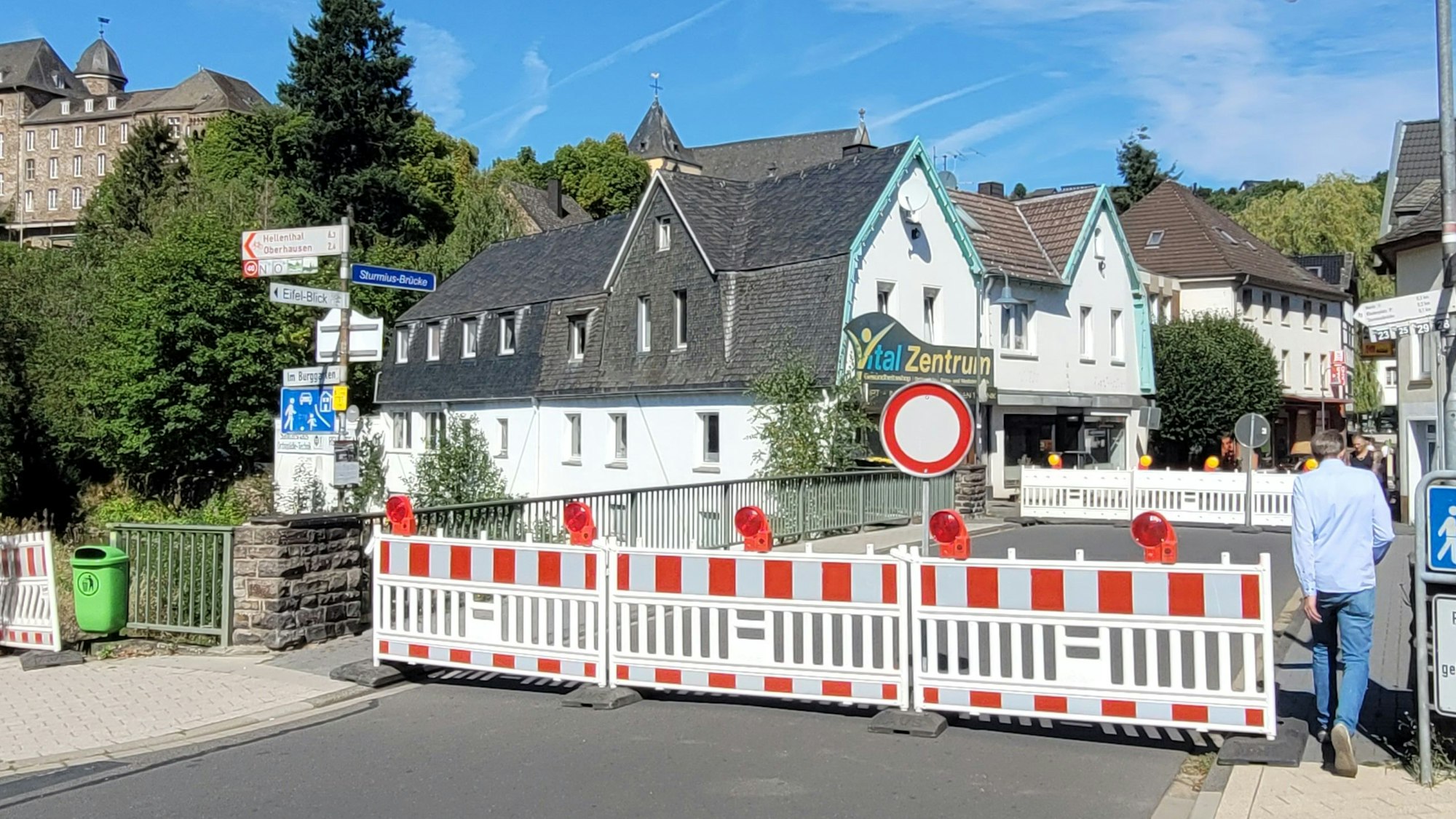 Die Brücke am Markt in Schleiden ist wegen Flutschäden gesperrt und muss neu gebaut werden.