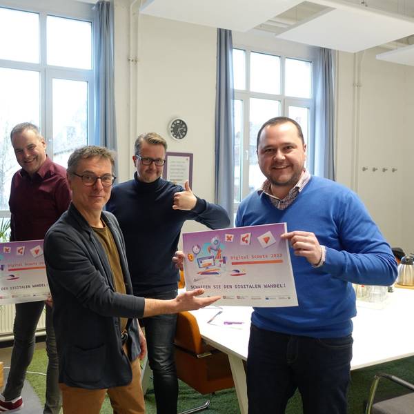 Stehen im Probierwerk: Beate Fiedler (Digital Hub Cologne), Knut Hübner (WfL), Klaus Kaufmann (Wert.Netz.Werke), Thomas Siemer (Mittelstand-Digitalzentrum Rheinland), Thomas Commer (Regionalagentur Region Köln), Benjamin Schulz (WfL), von links