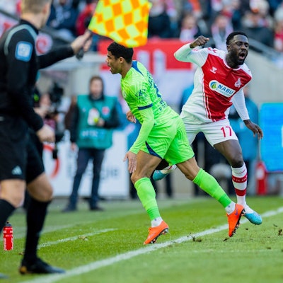 Otavio und Schindler stoßen an der Seitenlinie aneinander