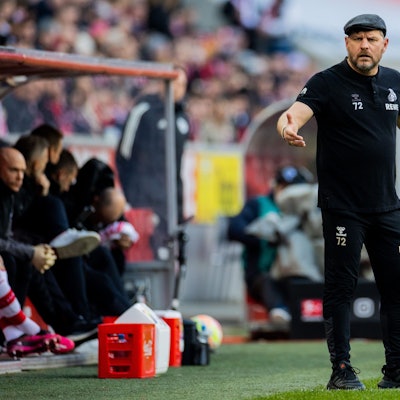 Steffen Baumgart ärgerte sich am Samstag beim Spiel des 1. FC Köln gegen den VfL Wolfsburg besonders über die Schiedsrichter, mit dem Einsatz seiner Spieler war der Kölner Trainer dagegen einverstanden.