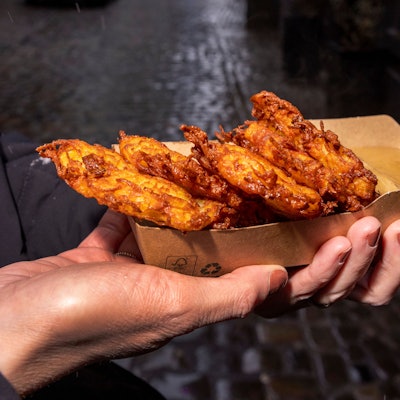 Reibekuchen aus der Reevkochebud von Christina Steier in der Kölner Altstadt