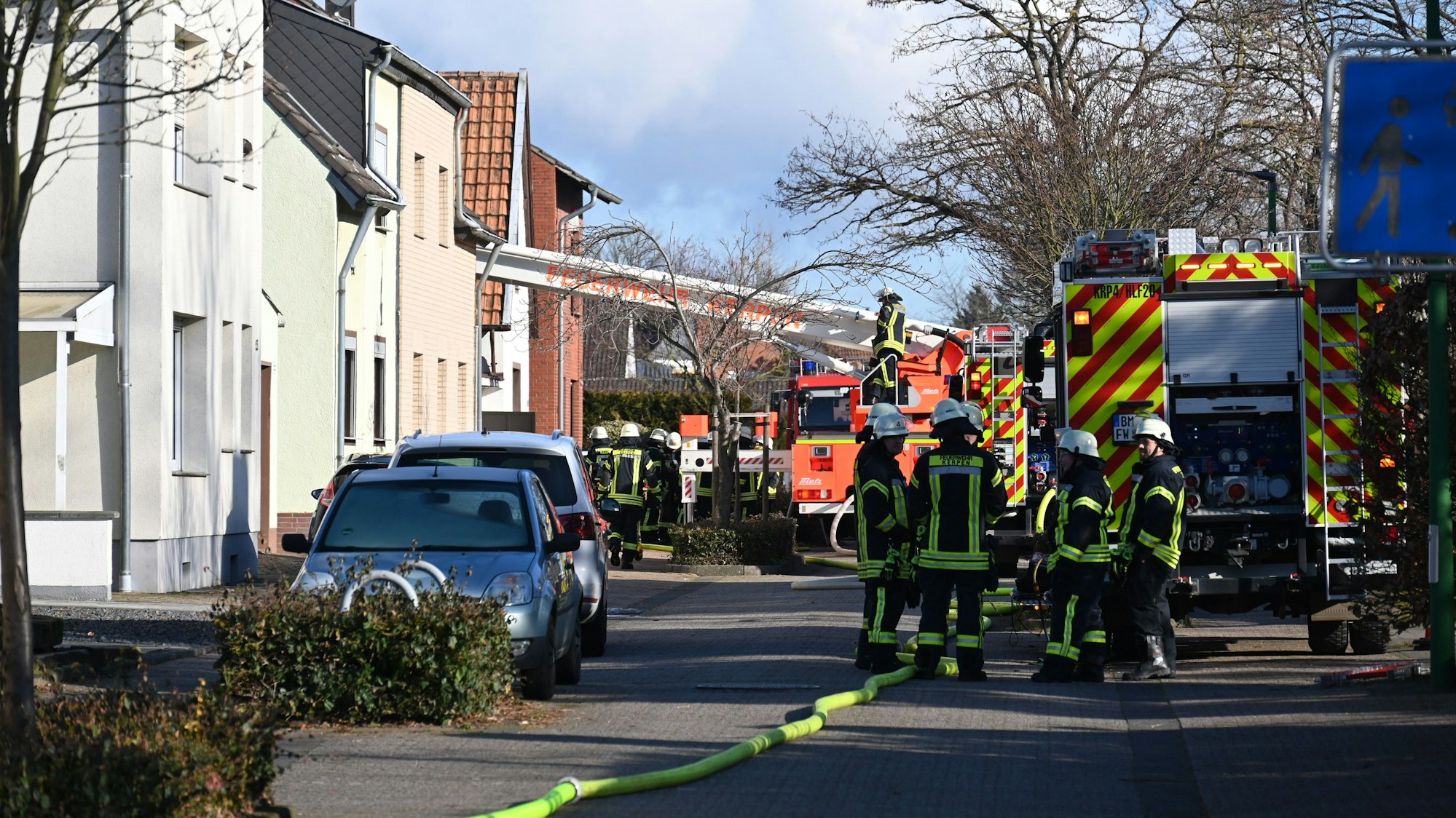 Bei einem Feuer in einem Hausanbau in Kerpen-Buir war am Sonntagmorgen die Feuerwehr im Einsatz.