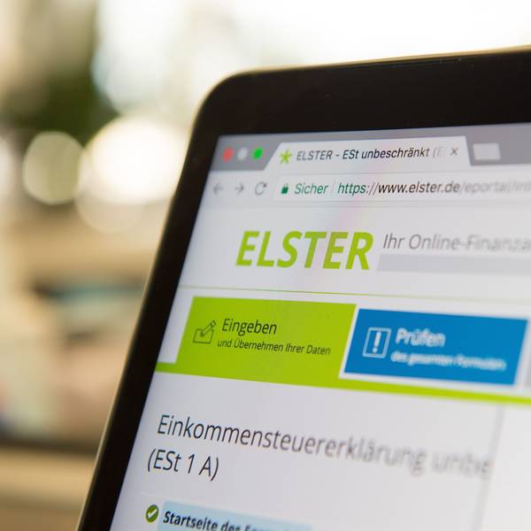 Die Steuer-Plattform „Elster“ ist auf dem Bildschirm eines Laptops zu sehen.