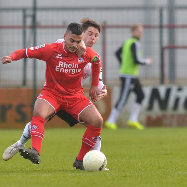 13.02.2016, Fussball, Regionalliga West, Saison 2015/2016, 23. Spieltag, Stadion an der Poststraße, Verl SC Verl - 1. FC Köln U23 2 : 0 Fabian Großeschallau (SC Verl, rechts) gegen Anil Capkin (1.FC Köln U23), Aktion, Duell, Zweikampf, Quer
13 02 2016 Football third division West Season 2015 2016 23 Matchday Stadium to the Post Street Univ SC Univ 1 FC Cologne U23 2 0 Fabian Großeschallau SC Univ right against Anil Capkin 1 FC Cologne U23 Action shot Duel duel horizontal