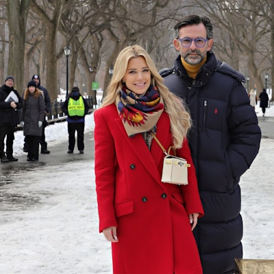 Sylvie Meis und der Künstler Niclas Castello im Winter.