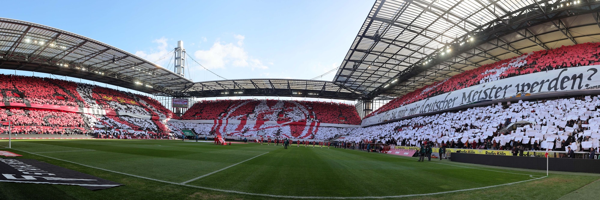 Die Fan-Choreo des 1. FC Köln im Kölner Stadion.