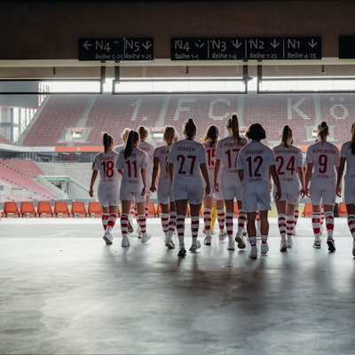 Spielerinnen des 1. FC Köln im Rheinenergie-Stadion