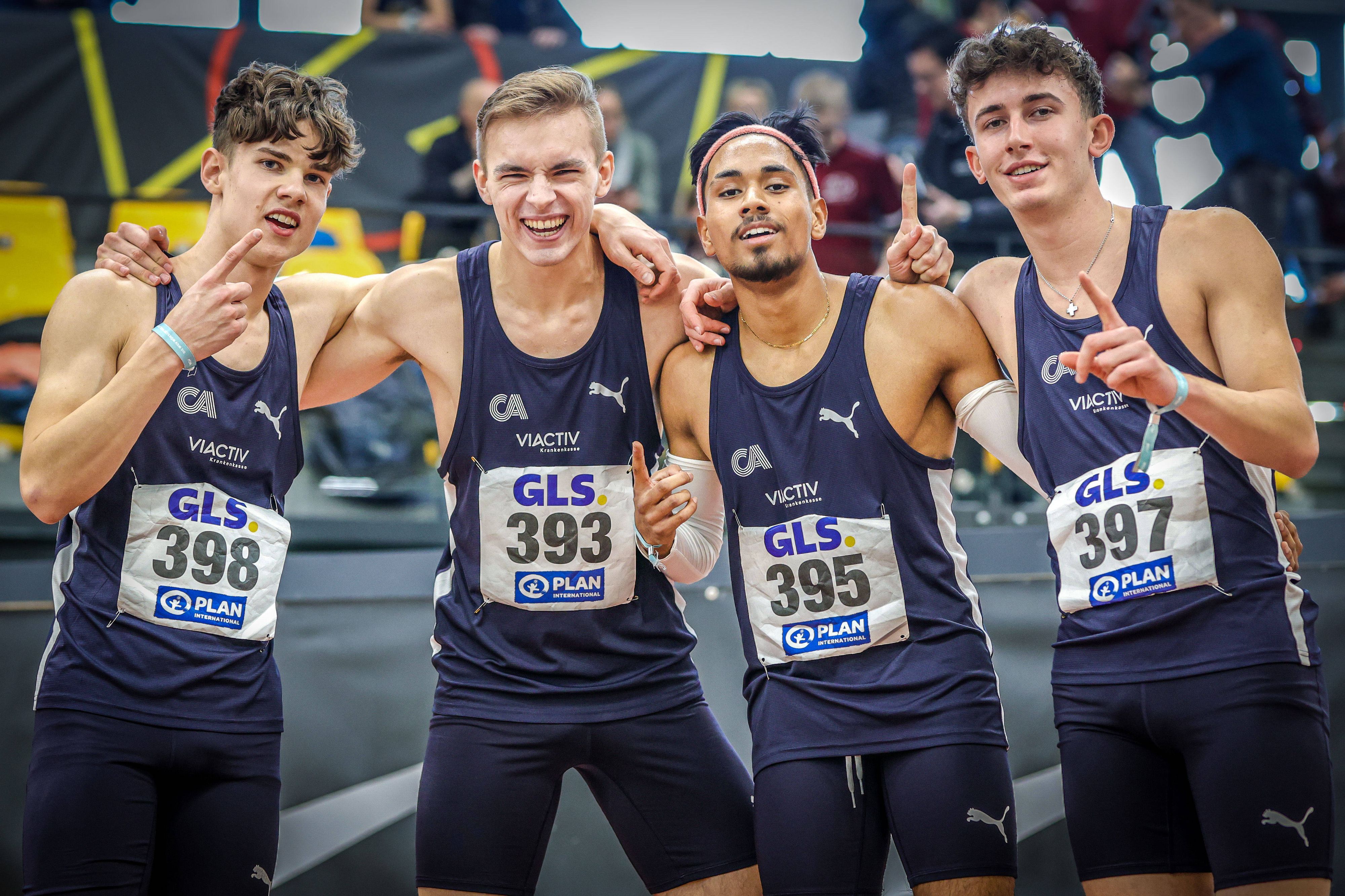 Deutsche Jugend-Hallenmeisterschaften U20 Dortmund, 26.02.2023 Die siegreiche Staffel der Cologne Athletics v.l.n.r. mit Noah Mueller, Timon Dethloff, Luban Haque und Noah Meier Deutsche Jugend-Hallenmeisterschaften U20 am 26.02.2023 in der Helmut-Koernig-Halle, Dortmund Nordrhein-Westfalen *** German Youth Indoor Championships U20 Dortmund, 26 02 2023 The winning relay of Cologne Athletics from l to r with Noah Mueller, Timon Dethloff, Luban Haque and Noah Meier German Youth Indoor Championships U20 on 26 02 2023 in the Helmut Koernig Hall, Dortmund North Rhine Westphalia Copyright: xBEAUTIFULxSPORTS/B.Hoffmannx