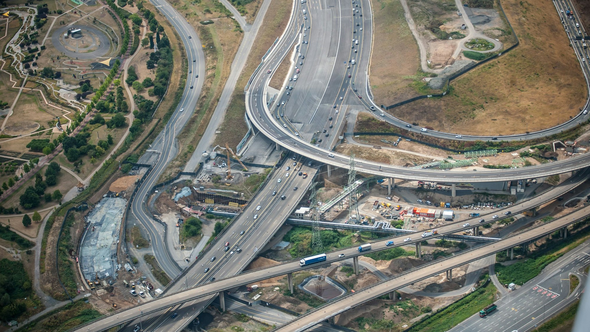 Autobahn, Autobahnkreuz