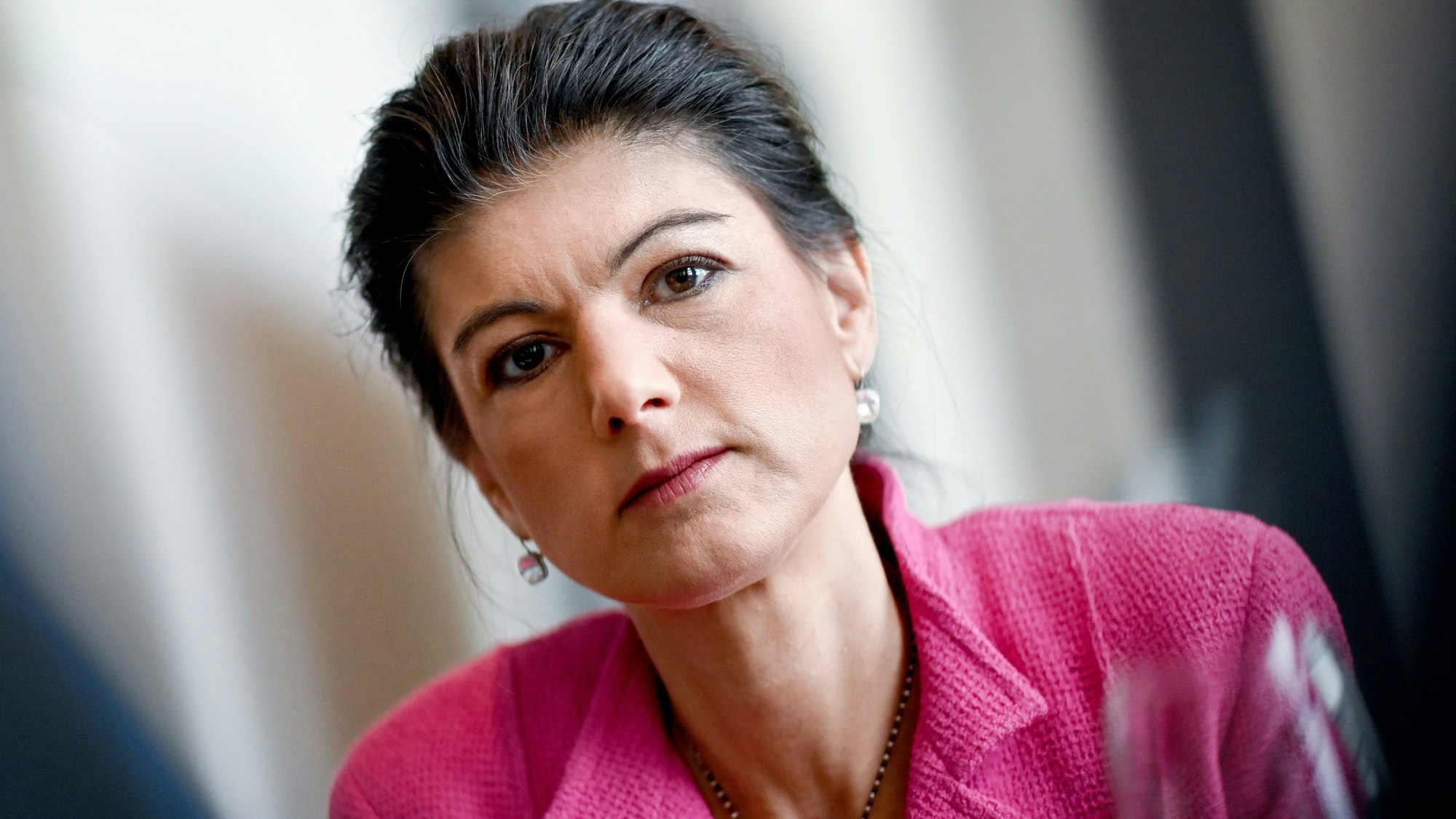 ARCHIV - 07.11.2019, Berlin: Sahra Wagenknecht, damals Fraktionsvorsitzende der Partei Die Linke, steht im Bundestag.
