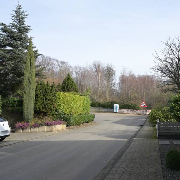 Die Straße Im Geroden in Odenthal mit dem Wendehammer am Ende.