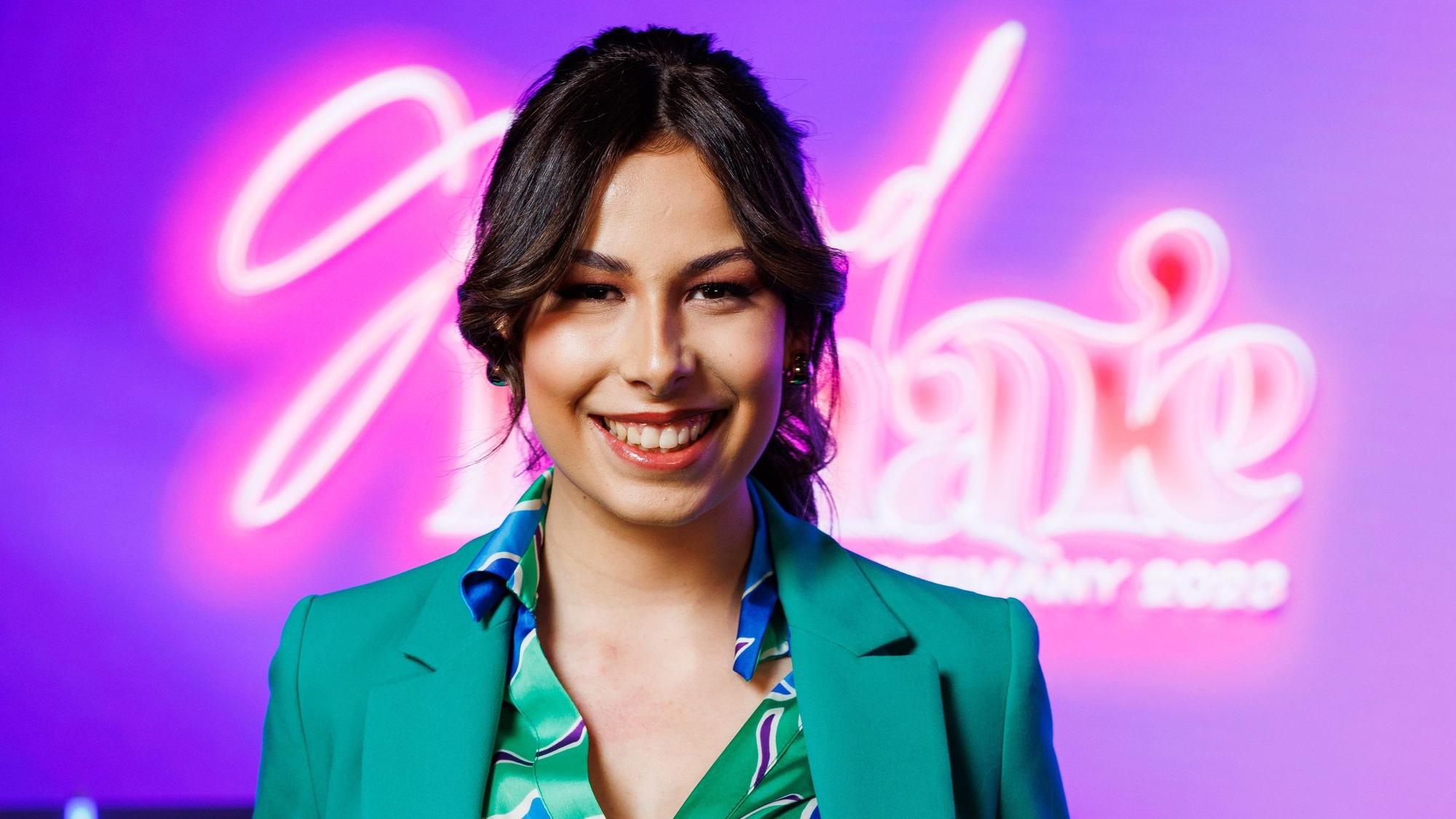 Saskia von Bargen, einzige trans Frau unter den Top 10-Kandidatinnen, posiert während eines Fototermins der Final-Teilnehmerinnen des "Miss Germany"-Wettbewerbs.