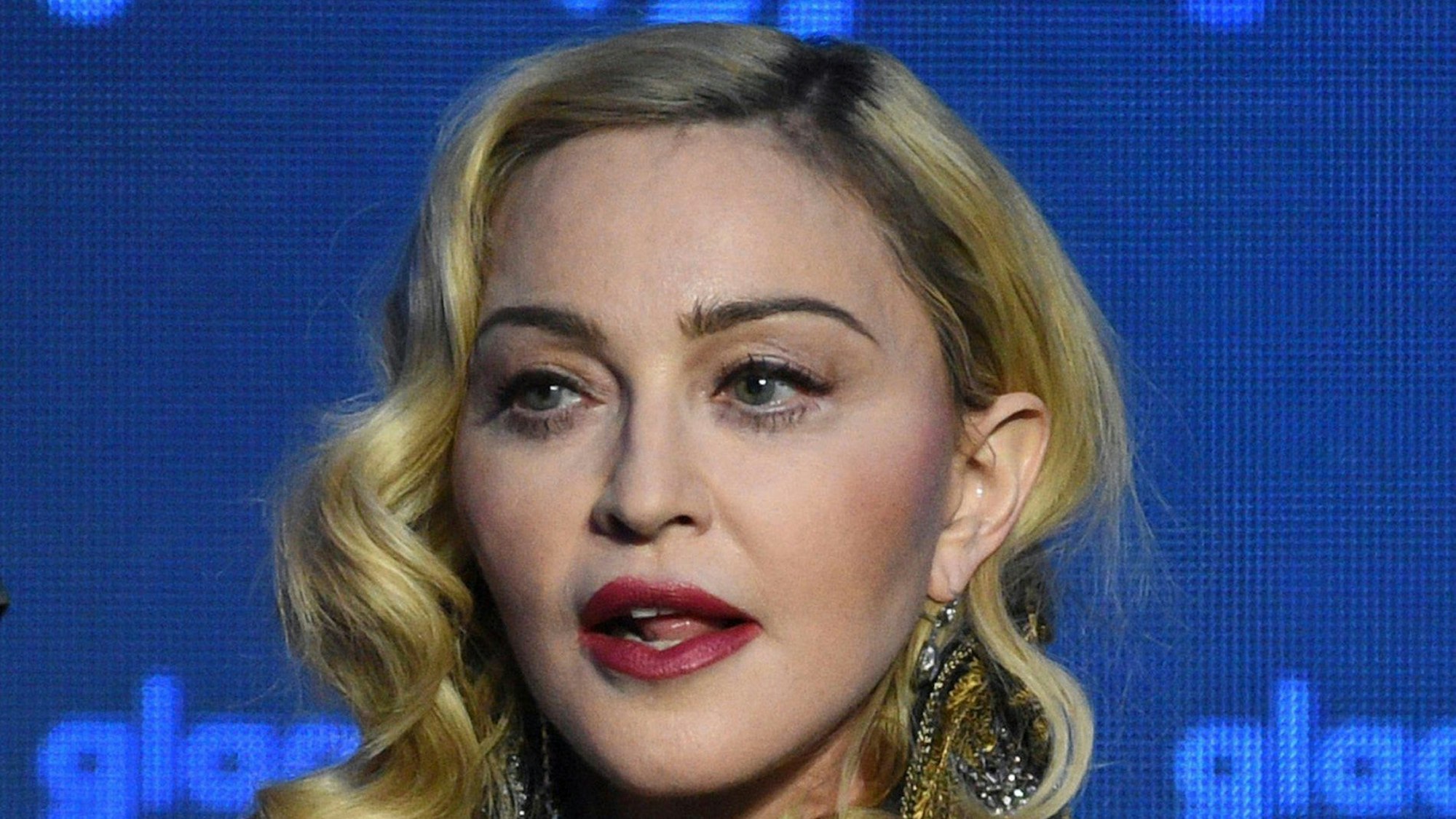 Pop-Ikone Madonna setzt zum Sprechen an